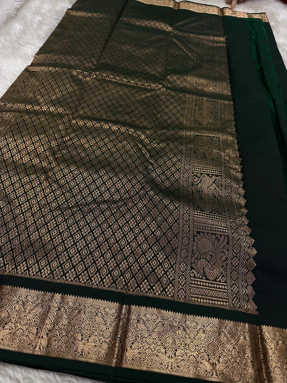 Thamarai — Deep Green — Pure Kanchipuram Silk Saree
Deep Forest Green with Gold Zari Bird Buttas & Diamond Jaal Pallu
Silk Mark Certified • Free Shipping within USA • Ships in Two Weeks