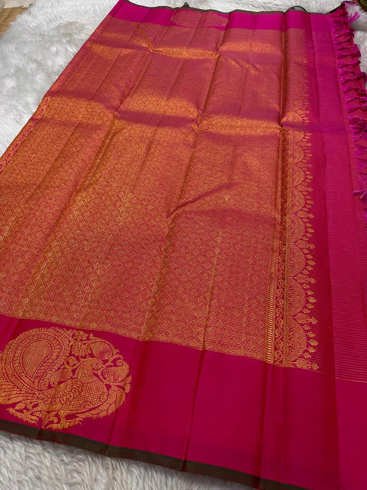 The regal peacock (mayil)perched at the threshold of golden Sorgavaasal, its feathers cascading in a circular array ! Complete with green selvedge pure silk Kanchipuram Zari kattam