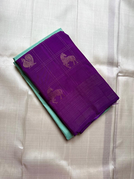 Ashva ✨ – Violet & Mint Pure Silk Kanchipuram Saree
Gold Zari Horse & Rooster Motifs in Kattam Checks
Linear Zari Border with Grand Violet Striped Pallu
Mint Green Blouse with Zari Border Included
Silk Mark Certified | Fall & Pico | Blouse Stitching ($30)