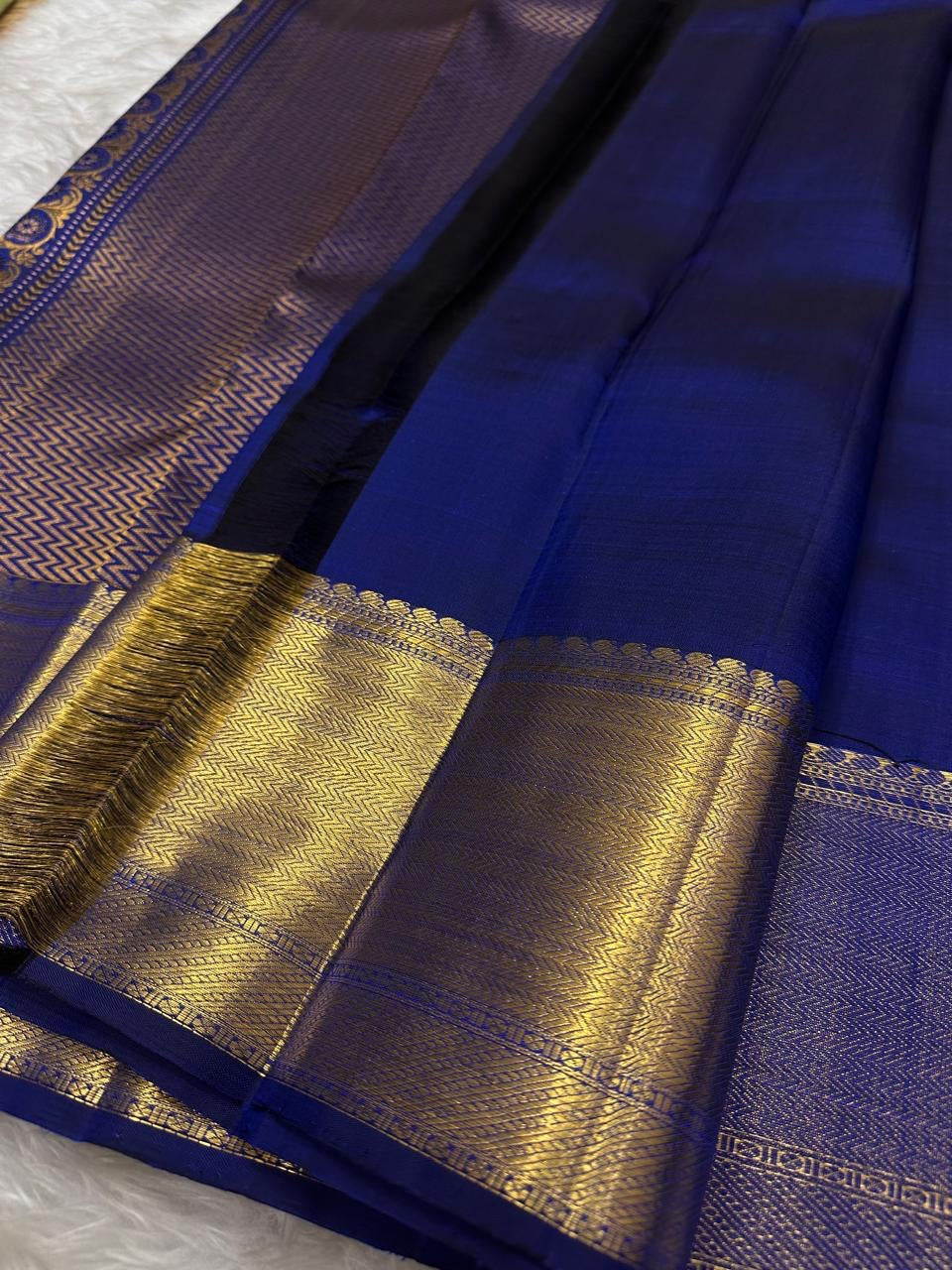 Tara – Royal Blue Kanchipuram Pure Silk Saree with shimmering Blue silk and Zari woven Mayil Motifs
The bold Baavanji border and exquisite chevron pallu add grandeur! Pure silk zari stunner