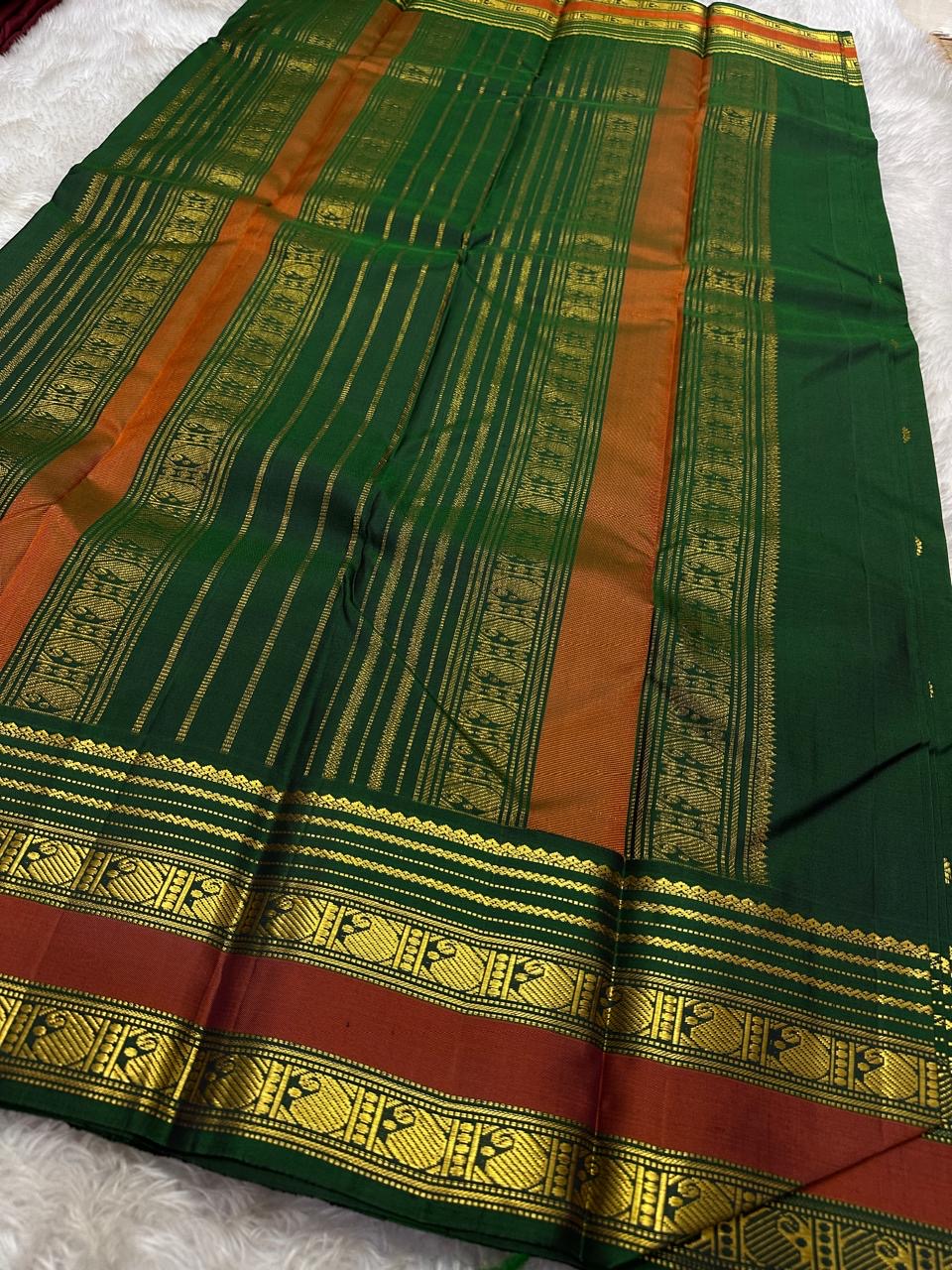 Minnal ✨ – Forest Green Kanchipuram Pure Silk Saree
with Radiant Gold Coin Buttas 🌸
Rust Korvai Varisaipet Zari Border
Grand Green Pallu with Gold Stripes & Panels