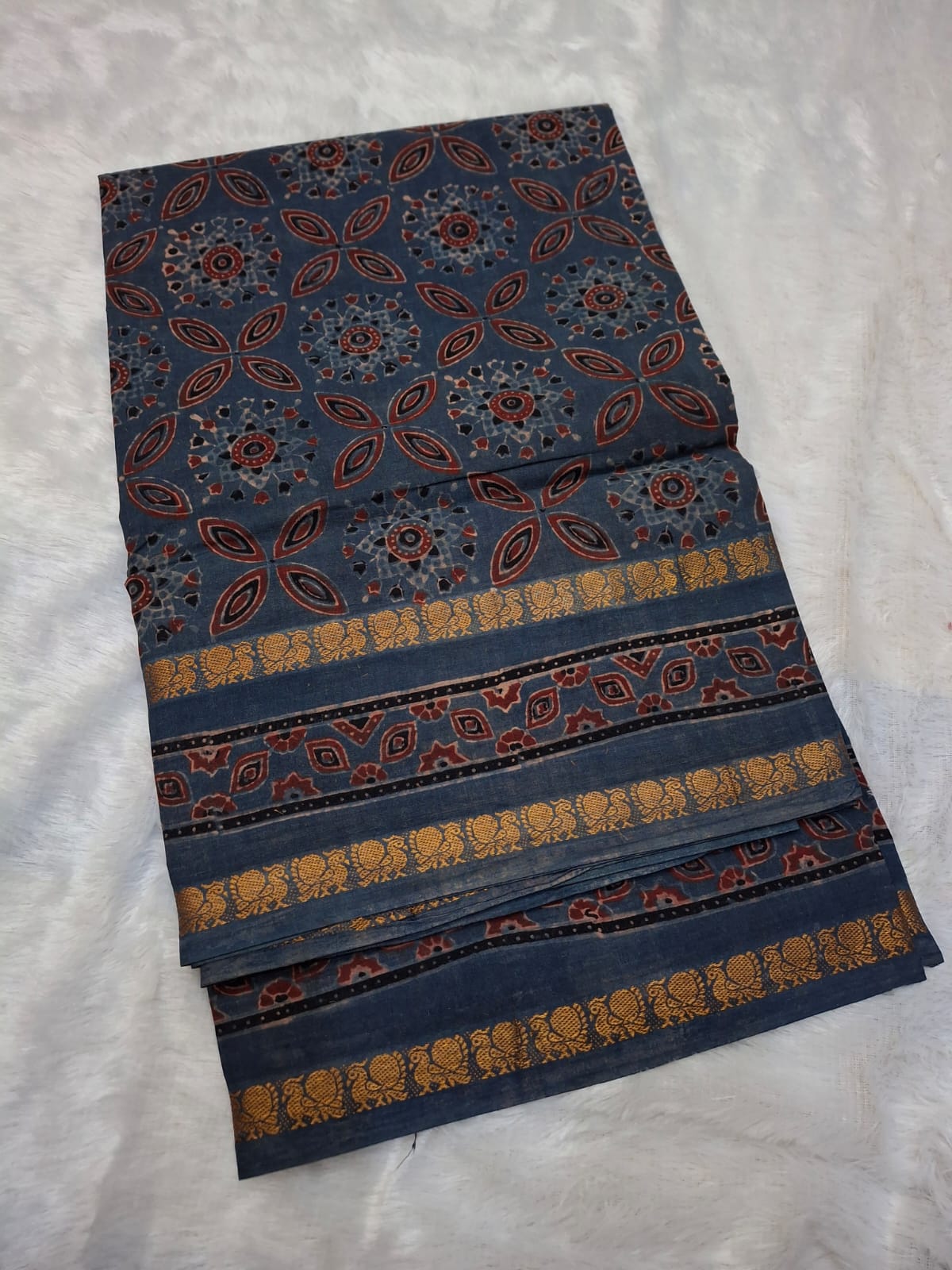 Ajrak Hand Block Print on Pure Madurai Cotton Saree
Clamp-dyed borders by Kattuchayam artisans, naturally dyed in Gujarat
Handcrafted Cotton Elegance • Free Shipping within USA • Ships in Two Weeks