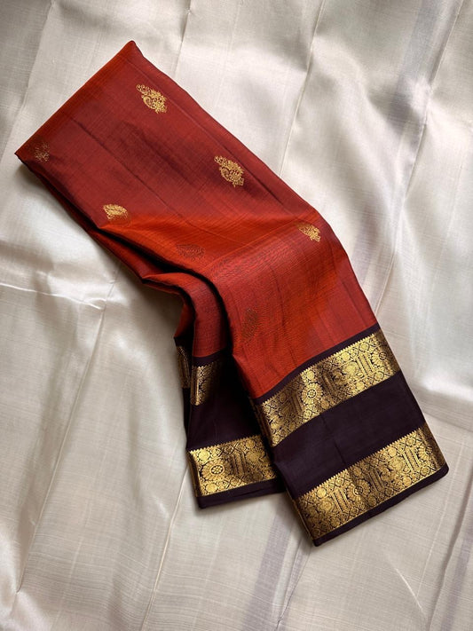 Amudham — Rust Orange Pure Silk Kanchipuram
Rust-orange body with golden paisley buttas & coffee-brown zari borders ✨
Silk Mark Certified • Free Shipping USA • Ships in Two Weeks ✅