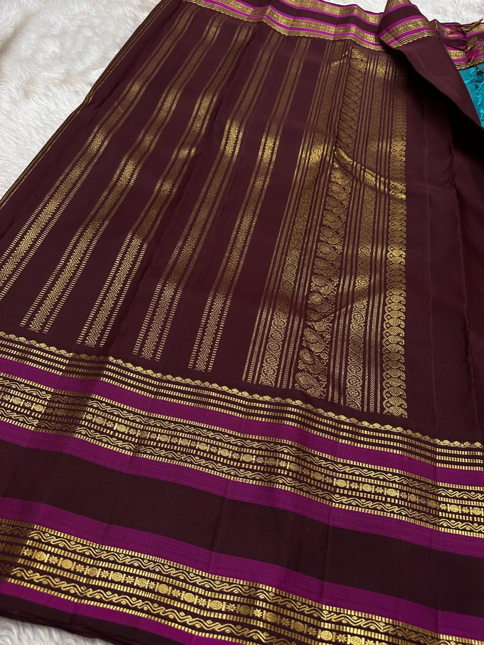 Neelam Jamuna – Pure Kanchipuram Silk Saree

A teal body adorned with glowing zari buttas.

Wine korvai border detailed with antique-gold.

A majestic jamuna pallu rich in brocade artistry.

Silk Mark Certified, delivery in 2 weeks