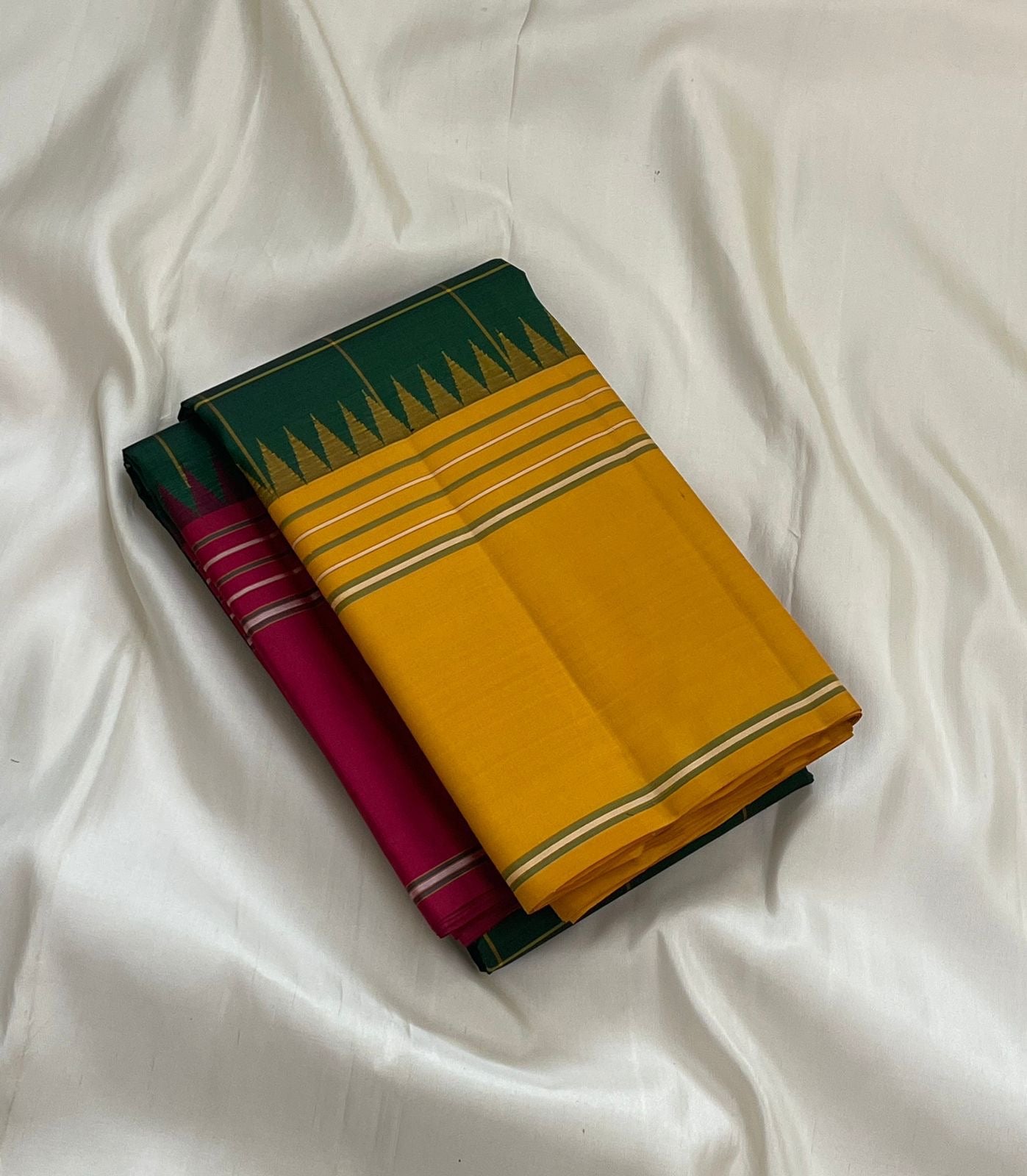 Vasantha Oli Kattam — Pure Silk Kanchipuram
Radiant mustard-yellow body with parrot-green kattam checks 🌿
Temple korvai borders & raspberry-pink contrast pallu ✨
Lightweight festive handloom weave with gold zari accents 💫
Silk Mark Certified • Free Ship