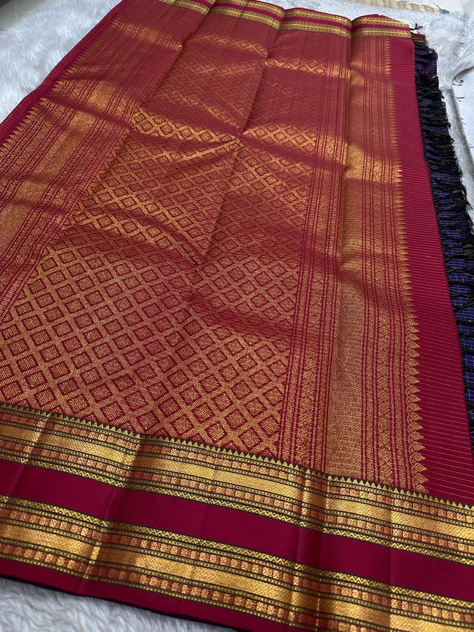 Peacock Constellation Kattam
Midnight Navy Kanchipuram Silk Saree
Gold Zari Grid with Mandala & Peacock Buttas