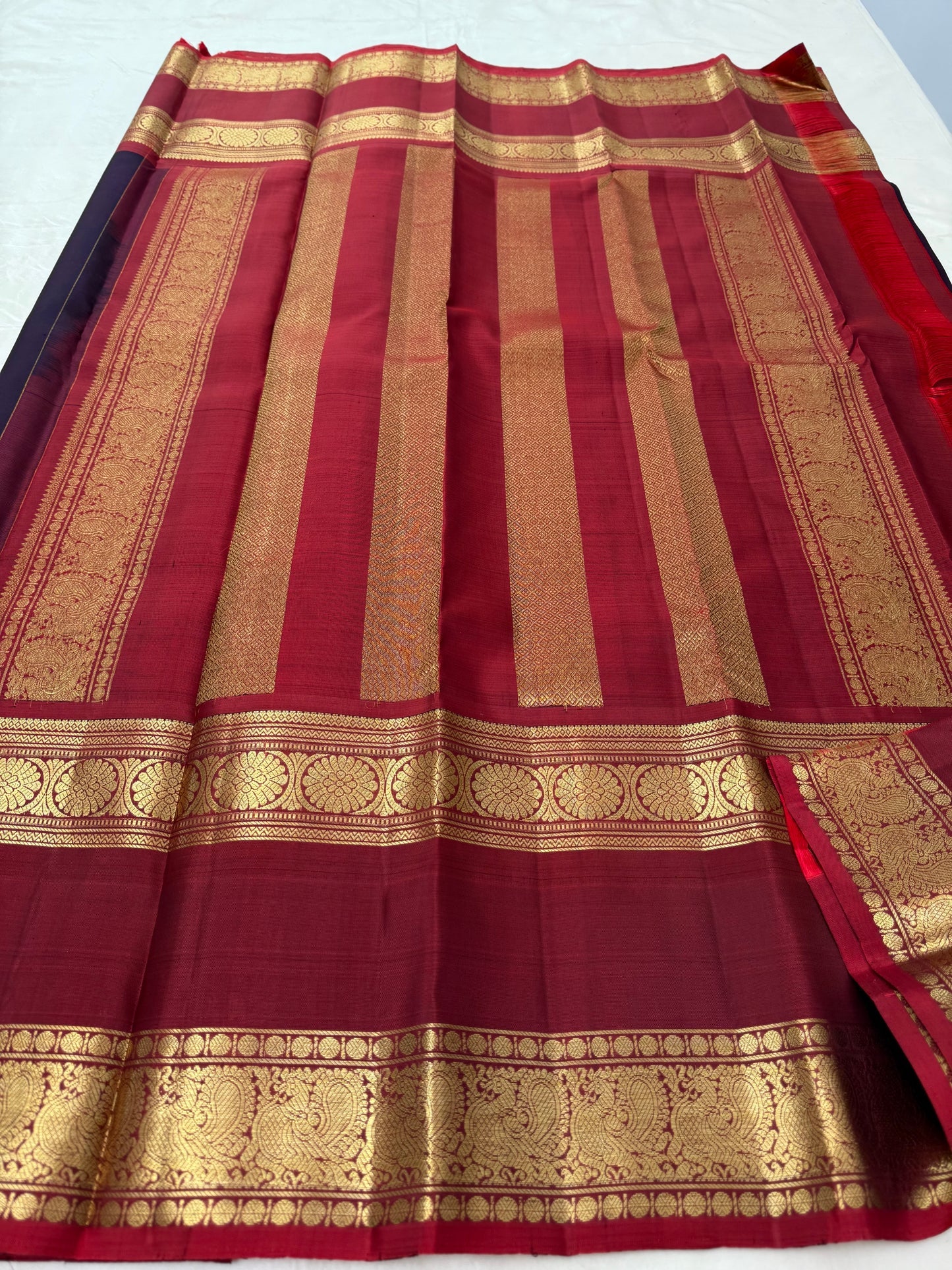 Vennela – Deep Jamun Kanchipuram Silk Saree with Retta Pet Border & Araimaadam Pallu
Luxurious deep jamun silk body adorned with gold zari mayil buttas.
Retta pet border with kamalam and mayil motifs woven in rich zari.
Araimaadam pallu featuring mayilpet