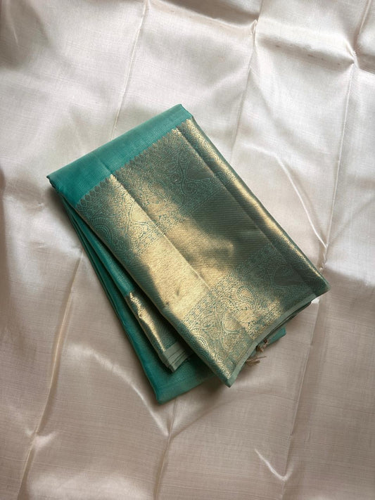 Minted Teal Glow Vaira-oosi

Pastel Teal Body with Silver “Chakram” Buttas

Antique-Gold Zari Paisley Border & Rich Woven Pallu

Silk Mark Certified ✅ Free Shipping within USA ✅

Ships in Two Weeks ✅ Blouse Stitching Available ✅