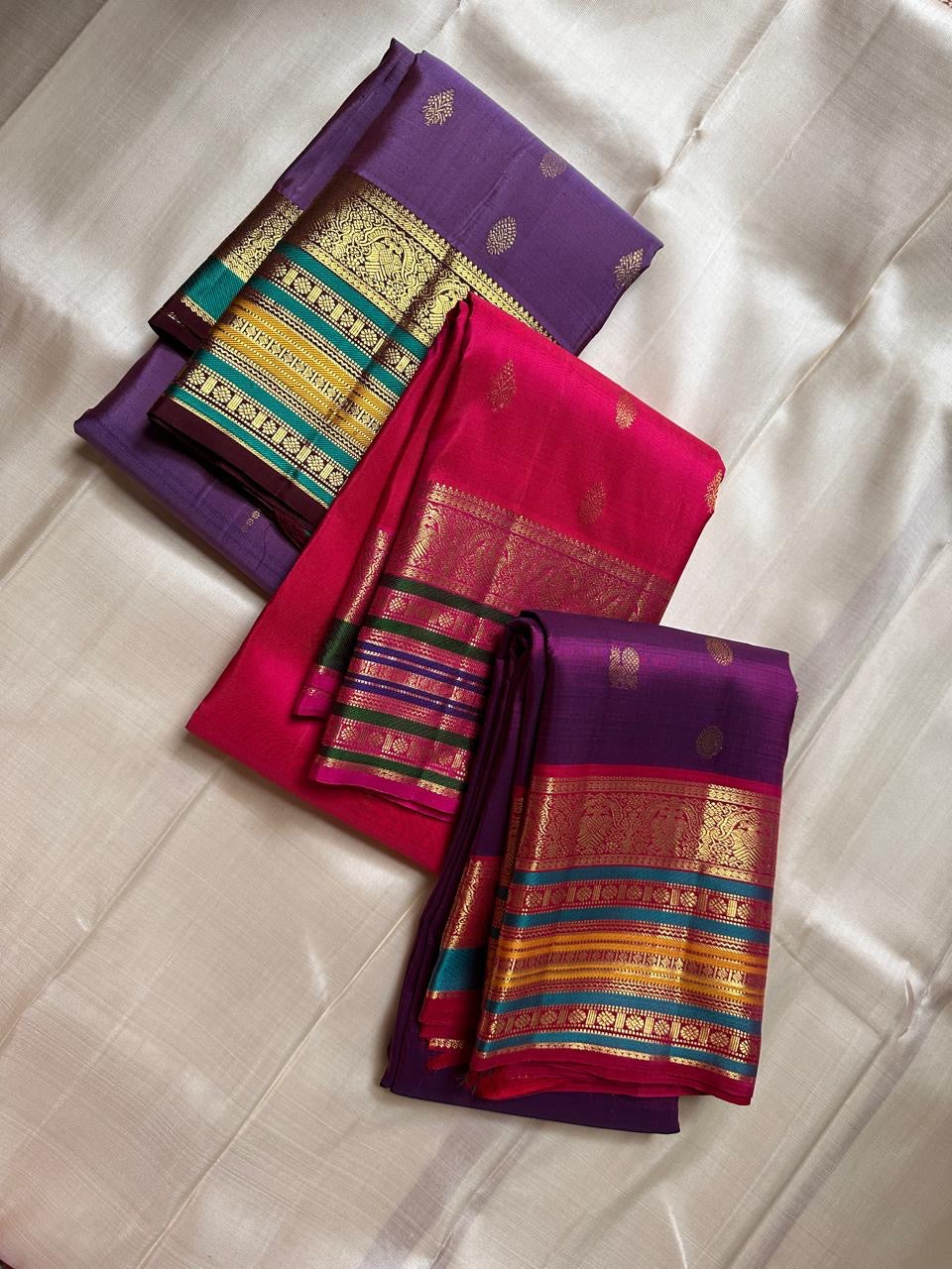 Kaamini ✨ — Purple Pure Kanchipuram Silk Saree
With Elegant Brown Korvai Border & Bold Stripes
Adorned with Scattered Gold Zari Buttas on Body
Intricate Zari Weaving in Regal Brown Pallu
Contrast Blouse with Matching Korvai Border
