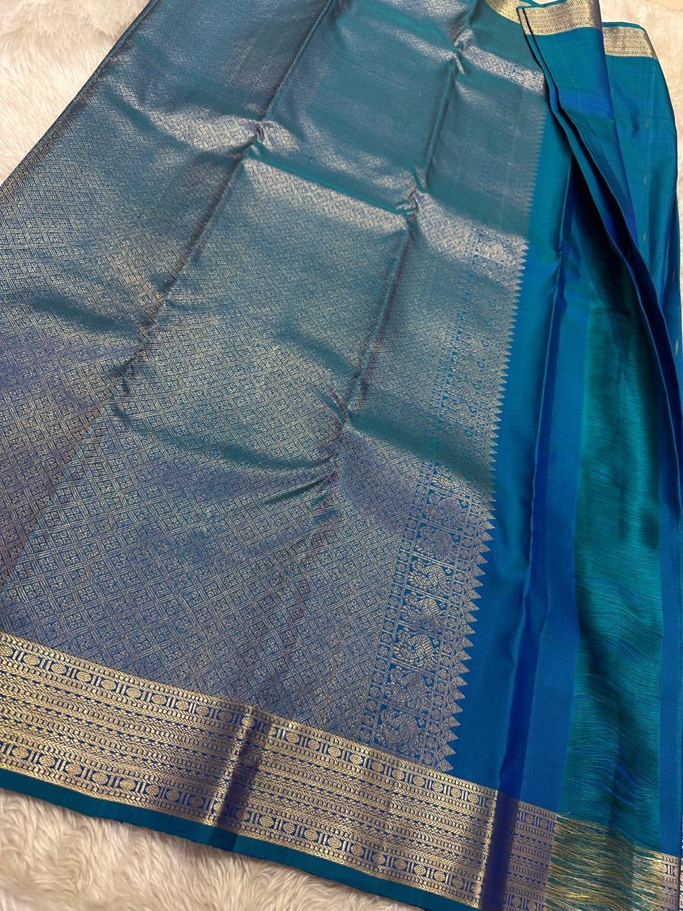 Vibha  peacock blue green shot double color Pure Kanchipuram Silk Saree Blending the Grandeur of South Indian Weaving with Paithani-Inspired Floral Zari Borders and a Lustrous Rose Gold zari Pallu