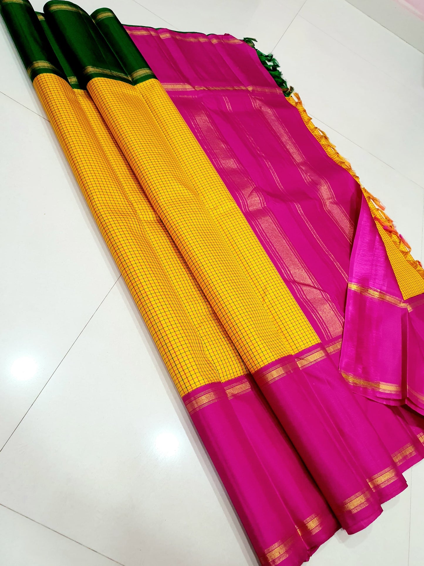 Manjal Rani Podi Kattam – Pure Korvai Kanchipuram Silk Saree
Sunshine yellow micro checks body with rani pink korvai border & pallu
Elegant bottle-green top border and gold zari detailing for a classic finish
Silk Mark Certified | ships in two weeks