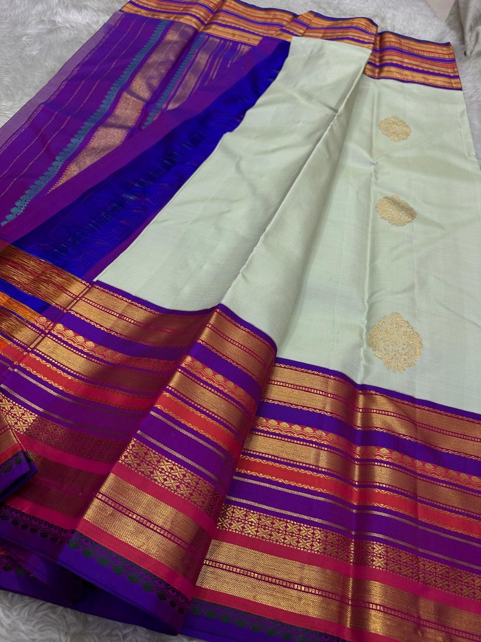 Kumari ✨ – Pastel Sage Green Kanchipuram Pure Silk Saree
with Delicate Golden Floral Buttas 🌸
Purple–Red Korvai Varisaipet Zari Border
Grand Purple Pallu with Stripes & Floral Vines
An Heirloom of Grace, Heritage & Festive Splendor