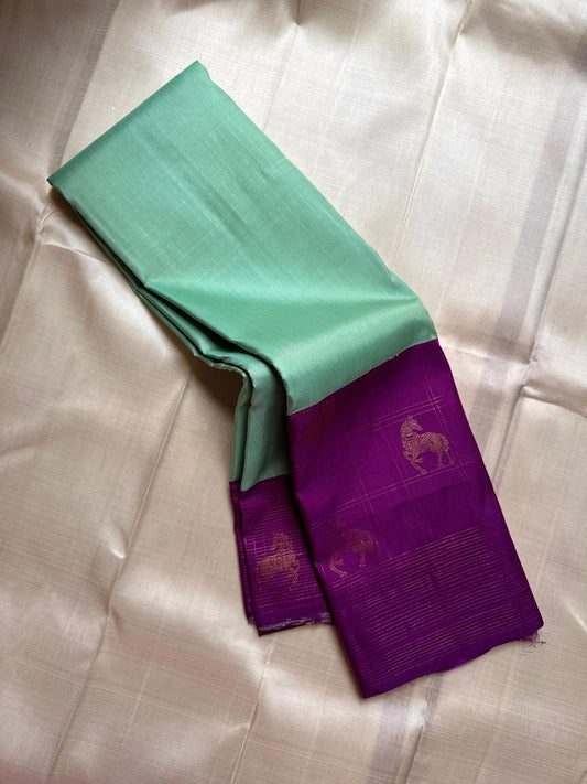 Ashva ✨ – Violet & Mint Pure Silk Kanchipuram Saree
Gold Zari Horse & Rooster Motifs in Kattam Checks
Linear Zari Border with Grand Violet Striped Pallu
Mint Green Blouse with Zari Border Included
Silk Mark Certified | Fall & Pico | Blouse Stitching ($30)