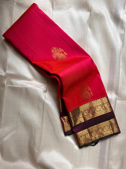 Rani Kalash – Pure Silk Kanchipuram Saree
Vibrant Rani Pink Body with Kalash Zari Buttas ✨
Deep Plum Korvai Borders in Lustrous Gold Weave
Grand Antique-Gold Brocade Pallu with Temple Elegance
Silk Mark Certified | ships in 2 weeks