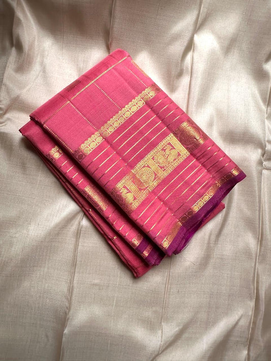Pankajam 🌸 – Lotus Pink Pure Kanchipuram Silk Saree with Zari Kattam, Dashed Lines, Kolam Motifs, Varisaipet Border with Thandavalam Zari Stripes, Rudrakshpet, Annam & Kamalam Motifs, Deep Magenta-Purple Selvedge & Ornate Pallu