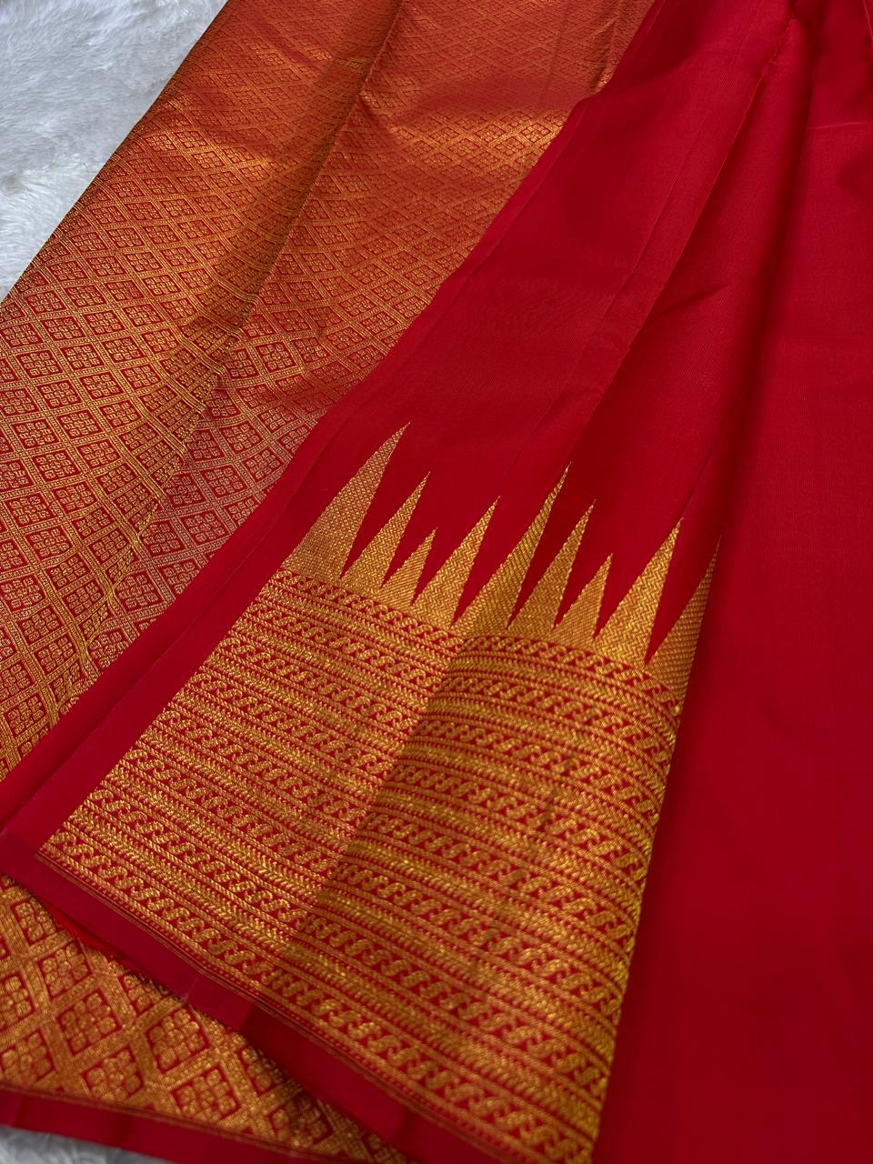 Veena Vermilion -  Red Handloom Kanchipuram