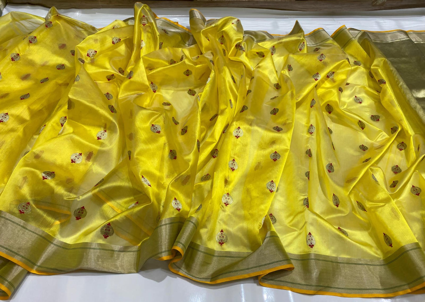 Pure Silk Chanderi – Marigold Yellow with Gold–Silver Buttas
Olive-Silver Kaddi Border & Shimmering Tissue Pallu ✨
Silk Mark Certified • Free Shipping within USA • Ships in Two Weeks