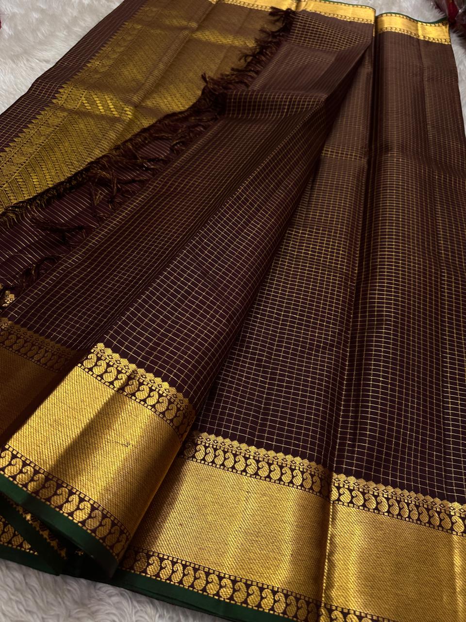 Kapi Ratna Kattam
Coffee-Deep Brown Zari Grid Saree
Pure Kanchipuram Handloom • Temple Gold Borders