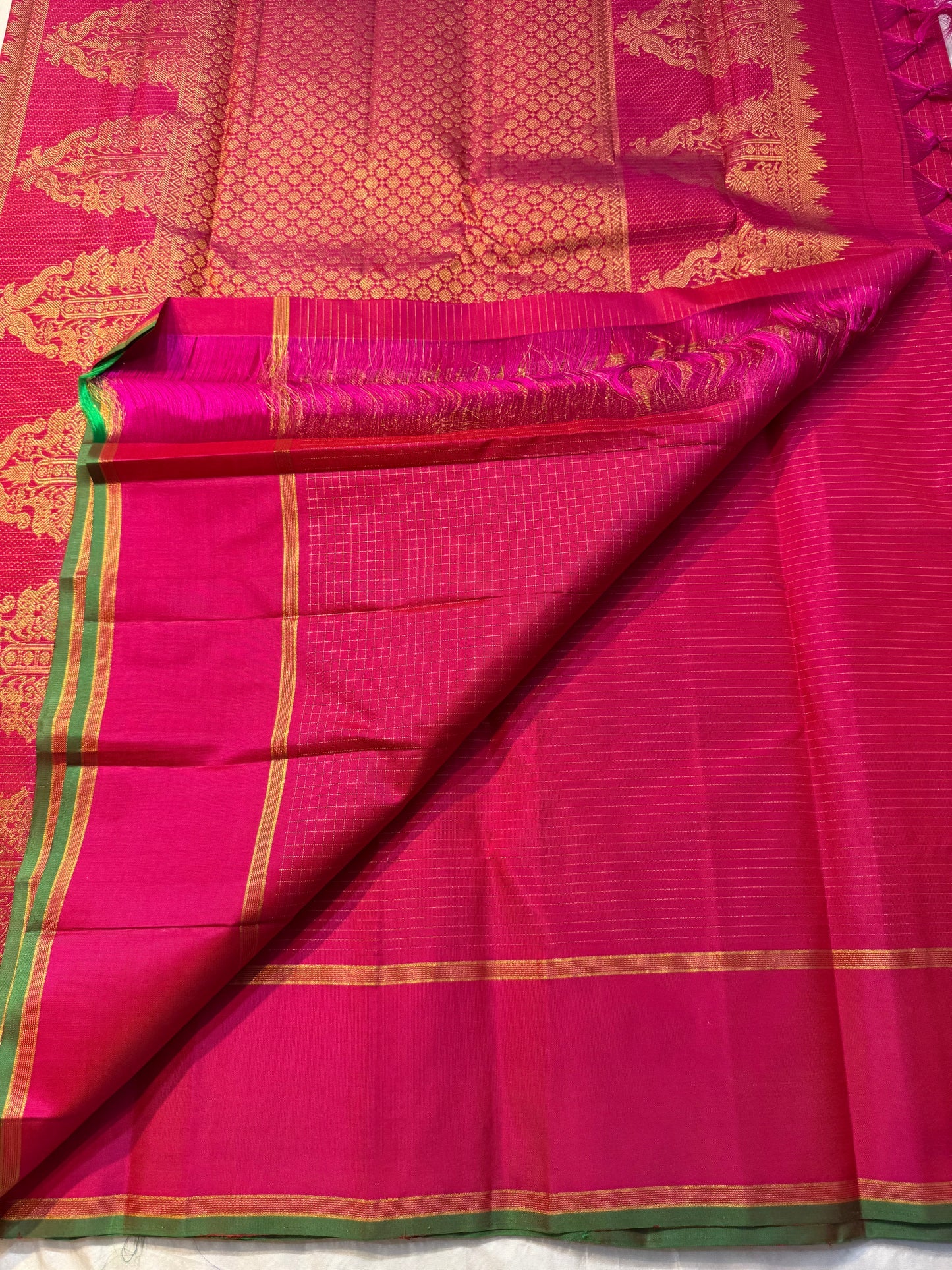 Magenta Mayuram — Pure Kanchipuram Silk Saree ✨
Rani Pink Body with Gold Paisley Buttas & Temple Vriksha Motif 🌸
Silk Mark Certified • free shipping within Usa ,ships in two weeks