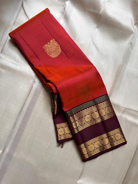 Ishwaryam 🧡❤️🕊️✨
Orange Red Shot Handwoven Kanchipuram Silk Saree with Majestic Gandaberunda Zari Adai Motif 🕊️🌟
Ornate Rettapet Border with Delicate Kamalam Seer Floral Detailing 🌺🪡
Deep Coffee Brown Pallu Adding Warmth and Elegant Contrast ☕🌿