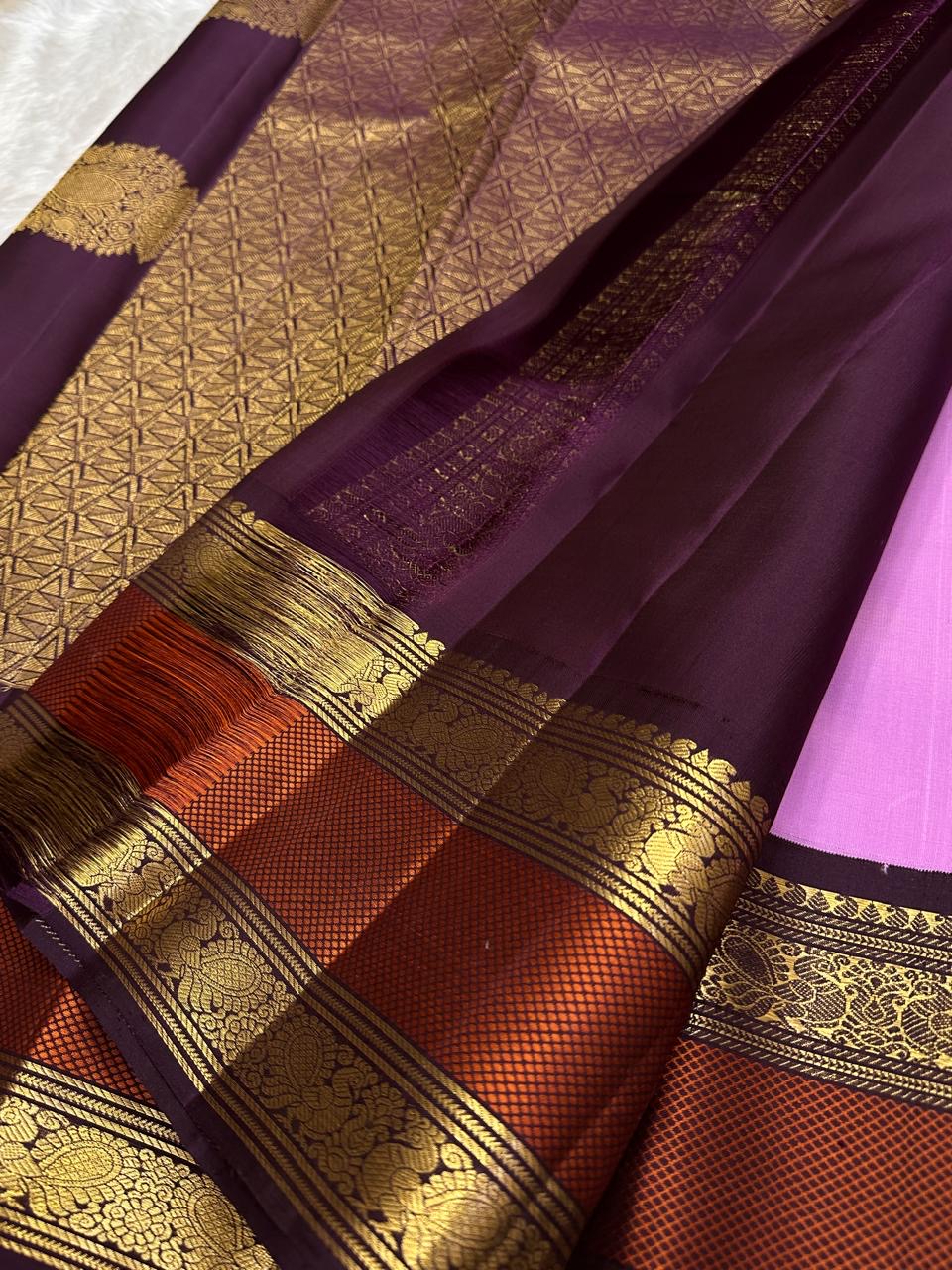 Lavender pure silk Kanchi Pattu saree, Rettapet weave with Deep Aubergine Korvai border — folded view