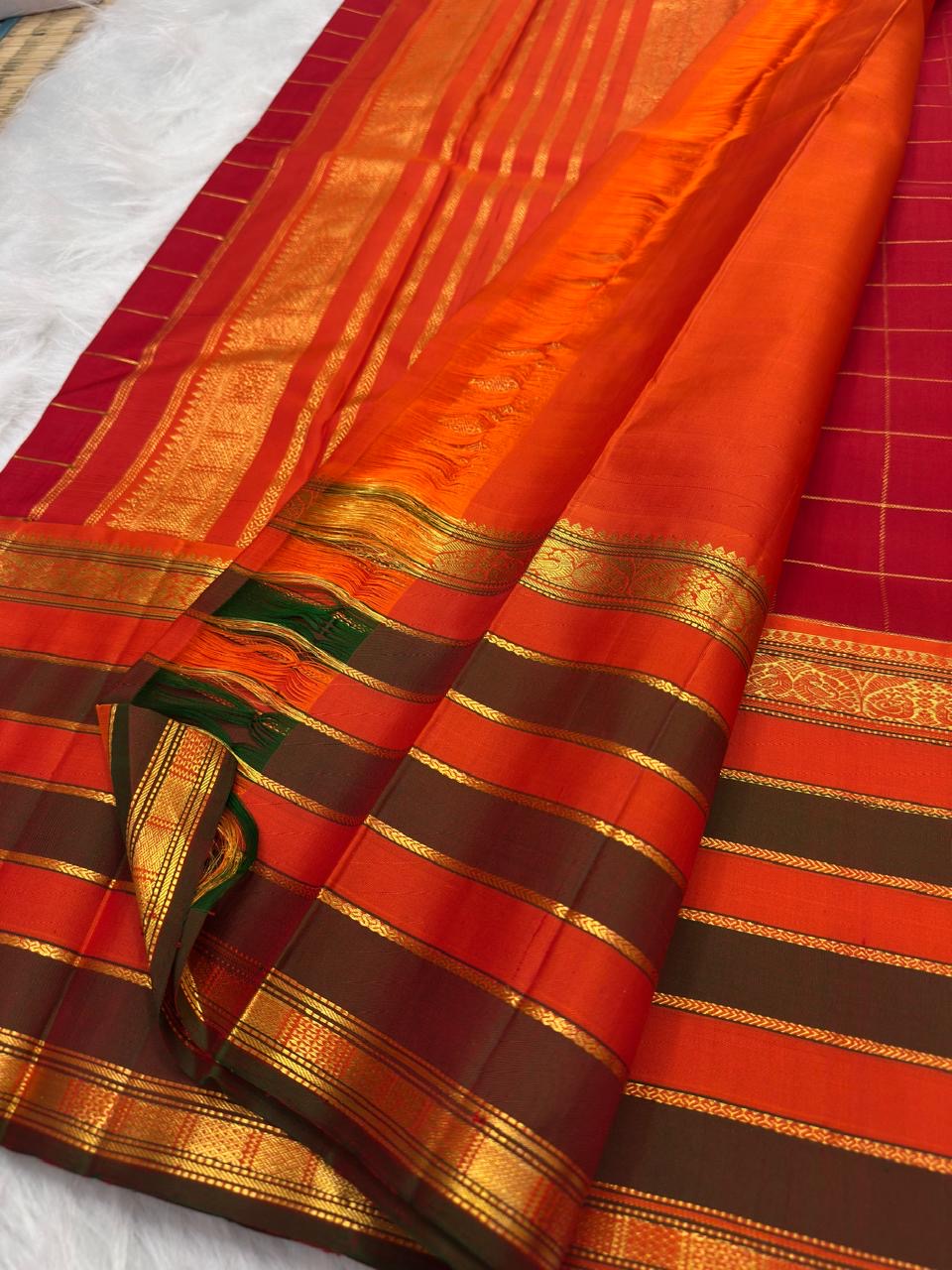 Pillar-Box Red pure silk Kanchipuram saree, Varisaipet weave with Deep Brown border — pallu detail