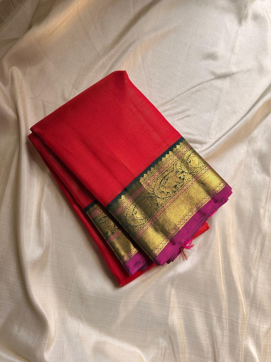 Lalitha – Pure Kanchipuram Silk Saree
Vibrant Red Body in Shimmering Vaira Oosi Weave
Green Vanasingaram Border with Storytelling Motifs
Pink Selvedge Accent Adding Playful Elegance
Richly Woven Zari Pallu in Timeless Heritage Style
