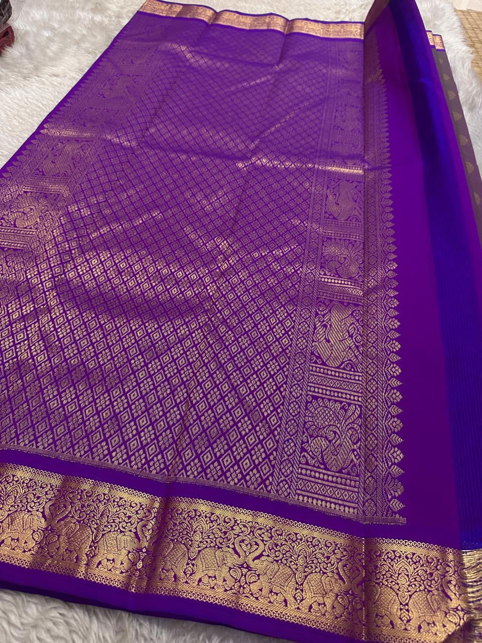 Swaram “Blossoming Plum”
Lightweight Pure Kanchipuram Silk Saree
Elephant Parade Zari-Woven Borders in Antique Gold