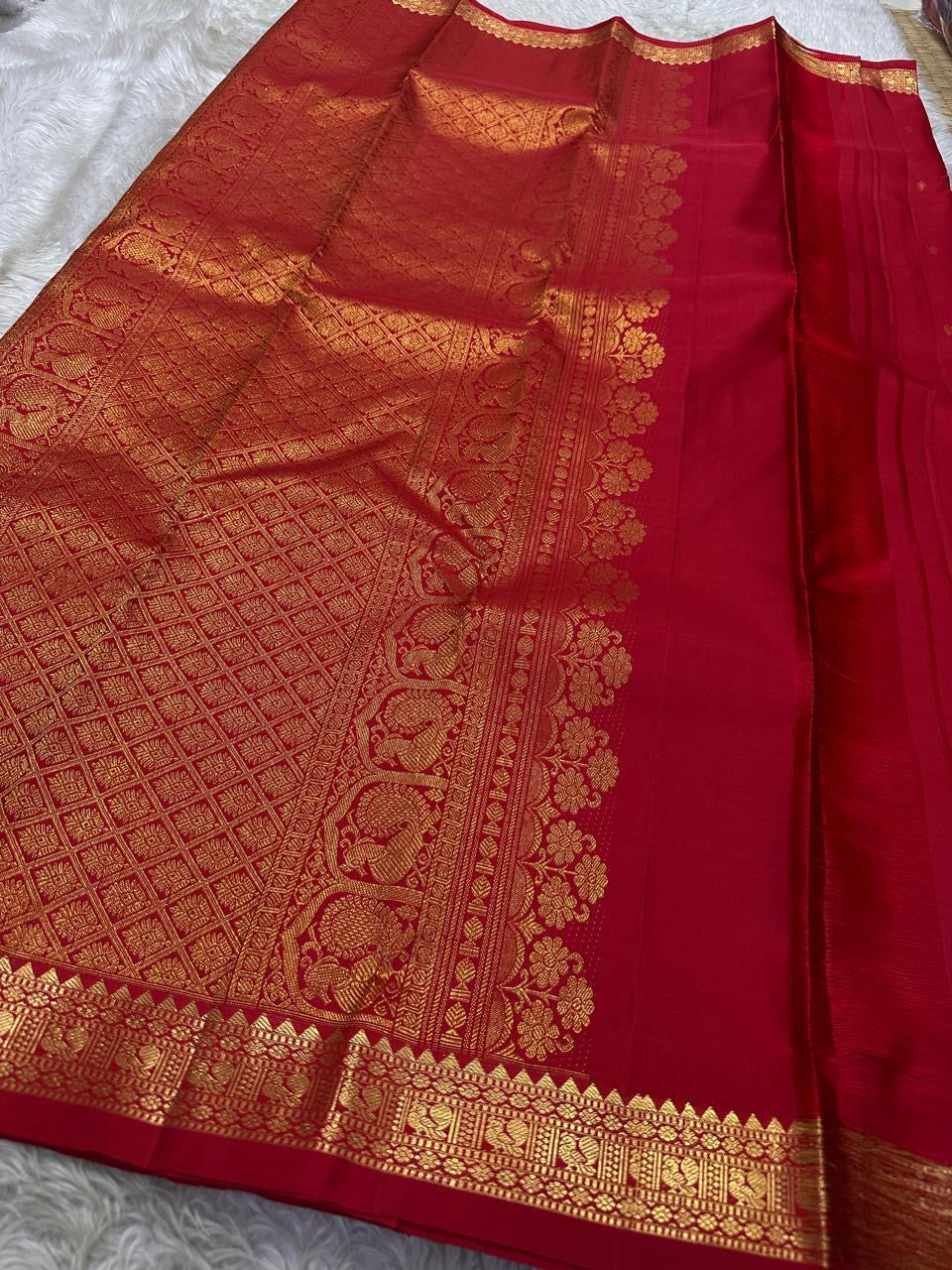 Red Radiance — Pure Silk Kanchipuram Saree
Arakku Vermilion Silk with Gold Peacock & Paisley Buttas ✨
Silk Mark Certified ✅ | Free USA Shipping 🇺🇸 | Ships in Two Weeks