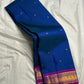 Amrita Neelam — Pure Silk Kanchipuram Saree
Sapphire Blue Body • Vadamalli Purple Zari Borders • Rani Pink Brocade Pallu
Antique Gold Coin Buttas • Handwoven Korvai Weave • Regal Festive Finish
Silk Mark Certified ✅ • Free Shipping within USA • Ships in T