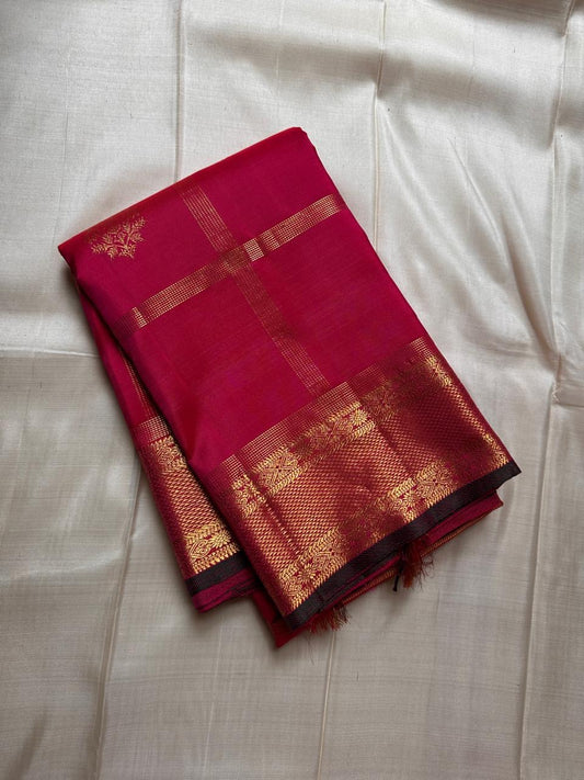 Charita – Tomato Red Kanchipuram Silk Saree
With Bold Zari Kattam Checks & Floral Motifs
Featuring Arai Maadam Border & Rettapet border