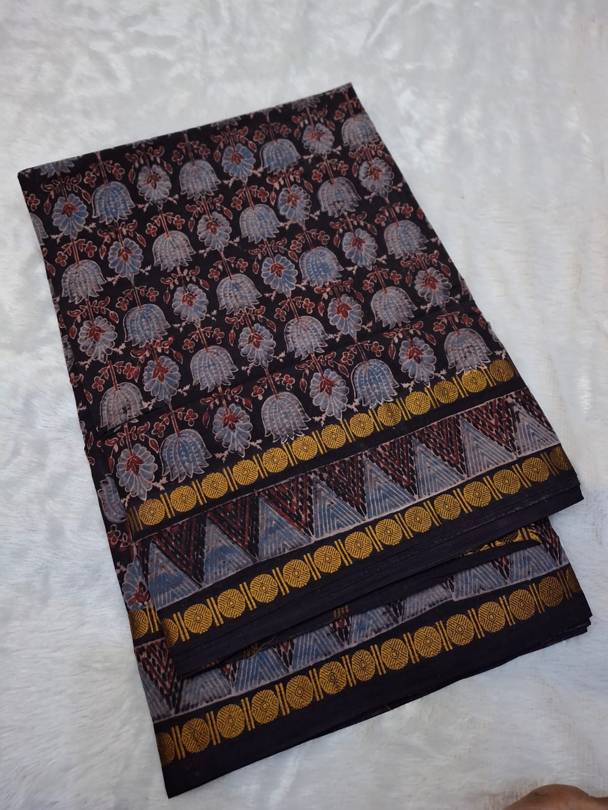 Ajrak Hand Block Print on Pure Madurai Cotton Saree
Clamp-dyed borders by Kattuchayam artisans, naturally dyed in Gujarat
Handcrafted Cotton Elegance • Free Shipping within USA • Ships in Two Weeks