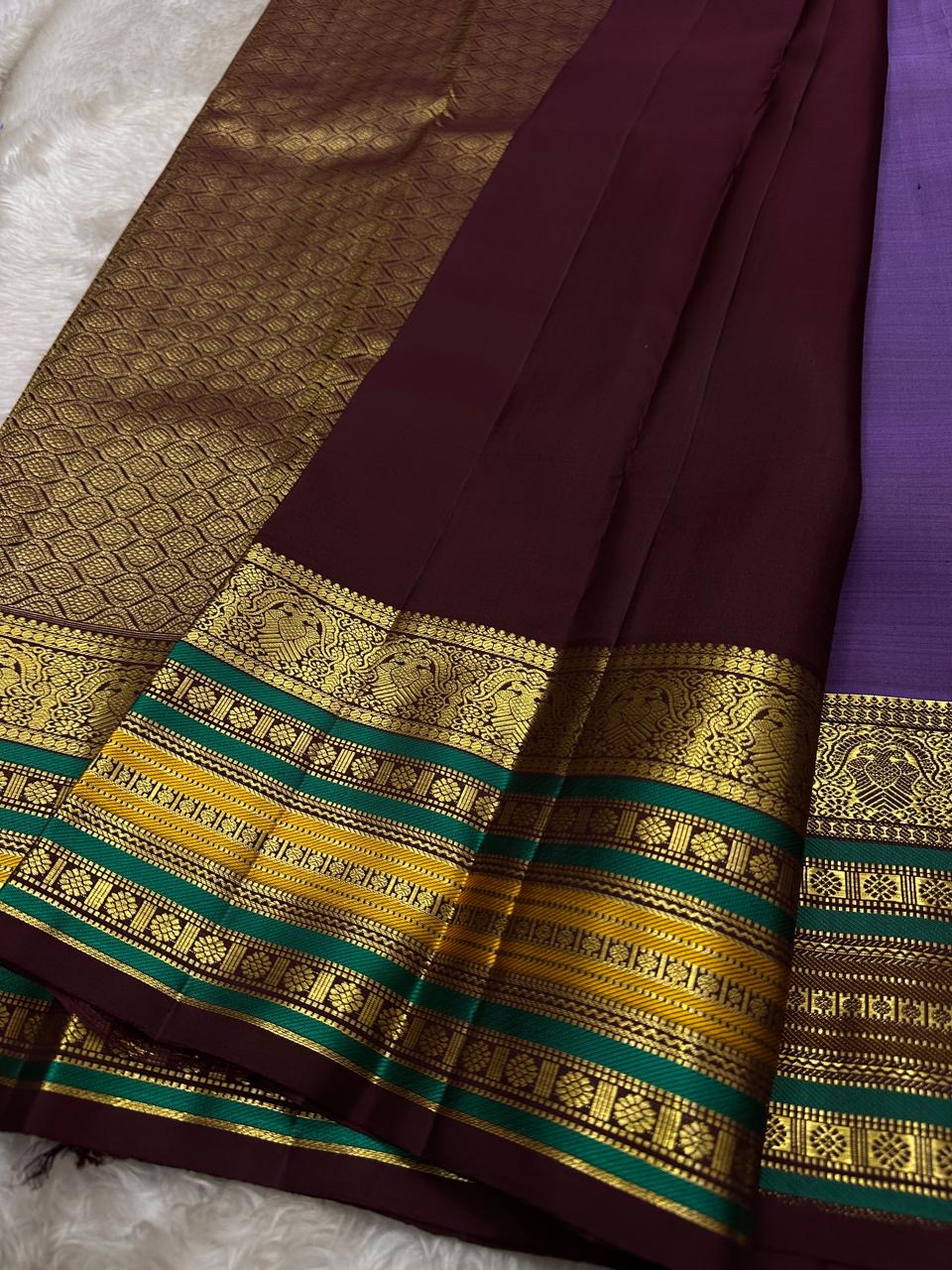 Kaamini ✨ — Purple Pure Kanchipuram Silk Saree
With Elegant Brown Korvai Border & Bold Stripes
Adorned with Scattered Gold Zari Buttas on Body
Intricate Zari Weaving in Regal Brown Pallu
Contrast Blouse with Matching Korvai Border