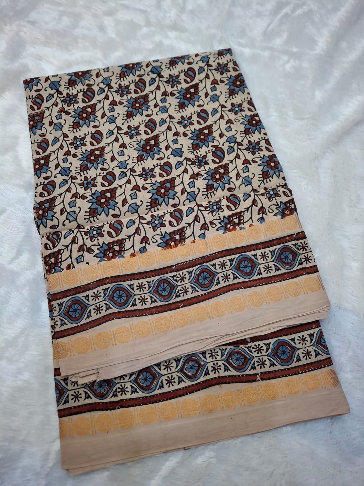 Ajrak Hand Block Print on Pure Madurai Cotton Saree
Clamp-dyed borders by Kattuchayam artisans, naturally dyed in Gujarat
Handcrafted Cotton Elegance • Free Shipping within USA • Ships in Two Weeks