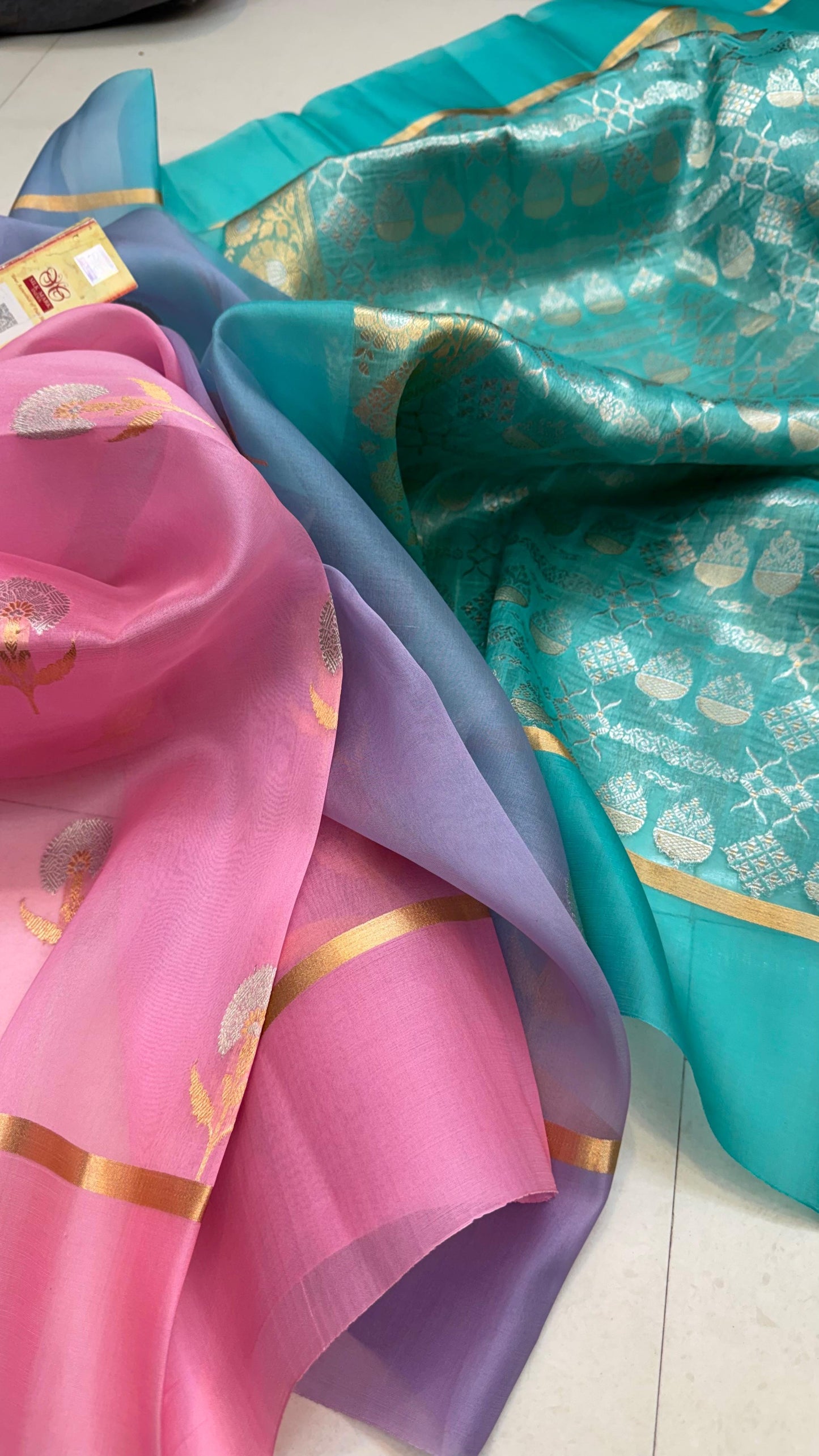 Pure Ektara Kora Silk Handloom Banarasih Saree Parrot green to aqua blue ombré • Kadhua sona-roopa floral buttas • Raw-Mango style minimal weave Silk Mark Certified ✅ • Free USA Shipping ✅ • ships in 2 weeks ✅