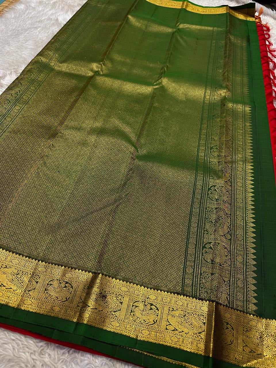 💎vermillion Bloom — Pure Kanchipuram Handloom Silk Saree

Deep vermillion Bloom • Emerald Pallu • Grand Gold Paisley Weave
Luxury heirloom silk with artisanal zari craftsmanship — Silk Mark Certified | Free Shipping Within USA | Ships in Two Weeks