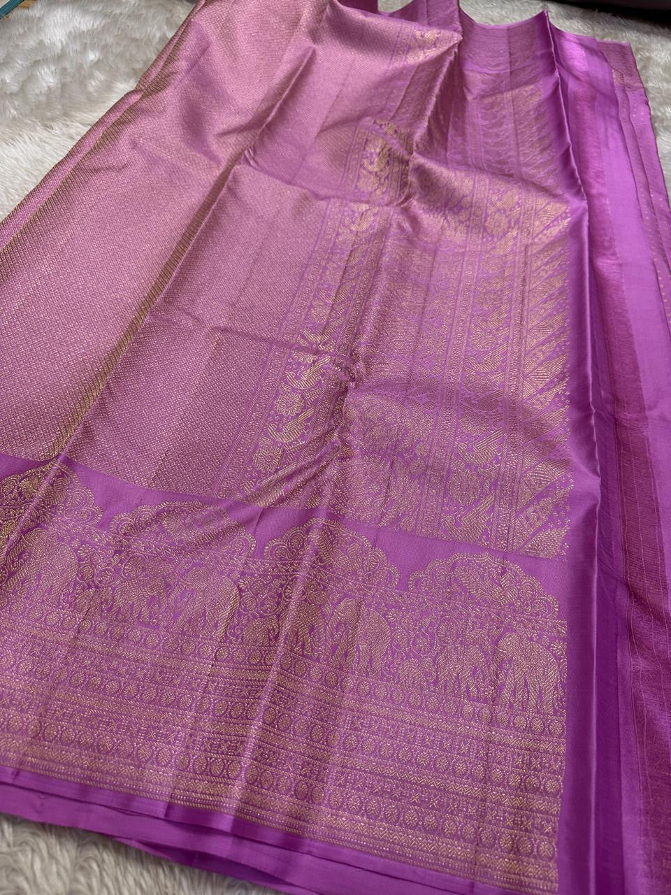 Kemp Kanchi – Orchid Lilac Purple | Pure Kanchipuram Silk Saree
Orchid–lilac body with gold buttas and grand elephant temple zari borders
Silk Mark Certified • Fall & Pico Done • Free Shipping within USA • Ships in Two Weeks