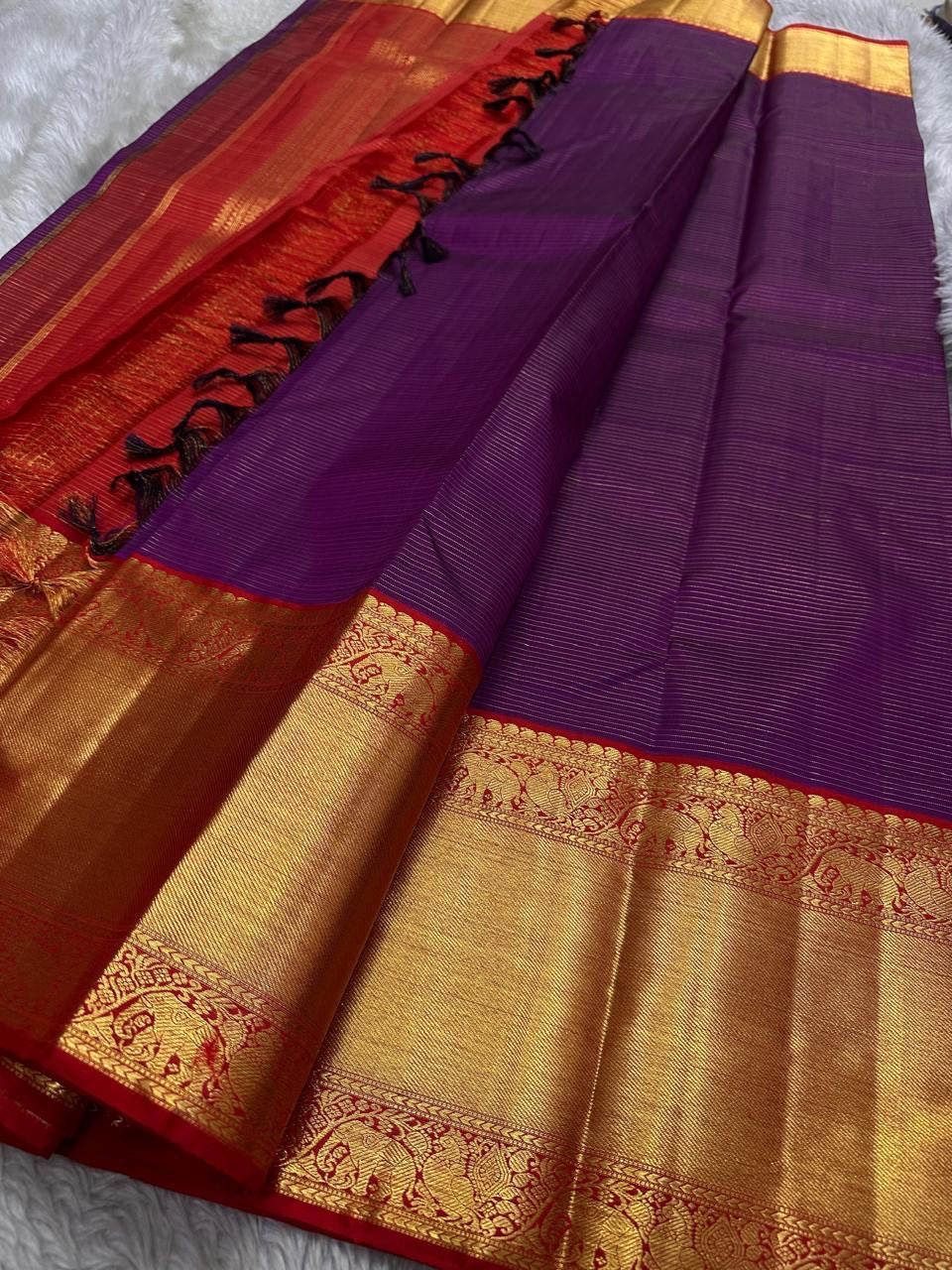Aubergine Purple pure silk Kanchipuram saree, Vairaoosi weave with Antique Gold Zari border — border detail