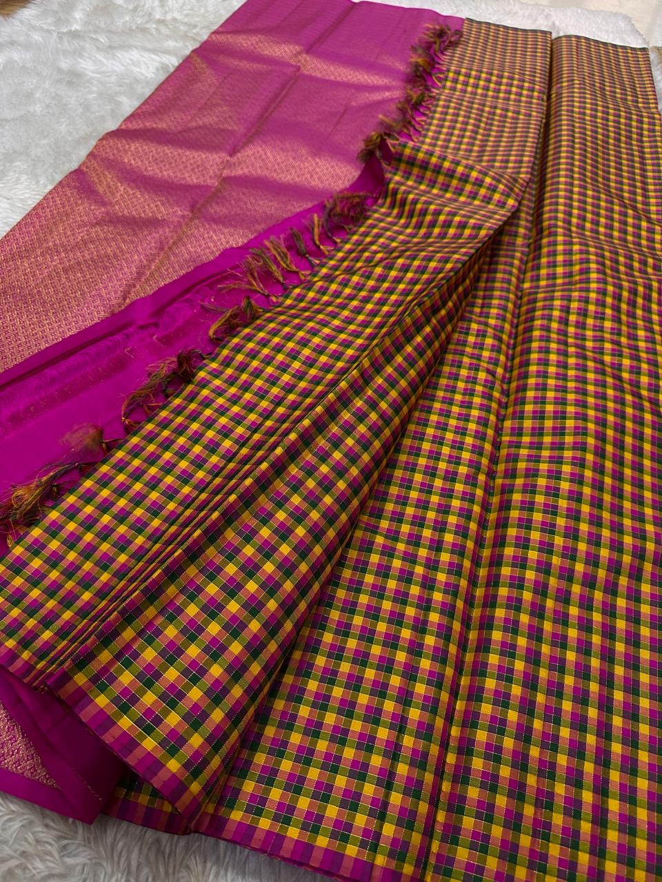 Mutyam – Handwoven Borderless Kanchipuram Pure Silk Saree with Traditional Paalum Pazhamum Baby Checks or kasa kasa kattamDual Contrast Green & Pink Selvedges, and a Subtle Zari Woven Pallu