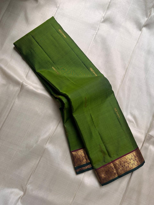 Varnam – Leaf Green Pure Kanchipuram Silk Saree with Gold Zari Buttas, Trellis Design Arakku Border, and Contrast Maroon Zari Pallu