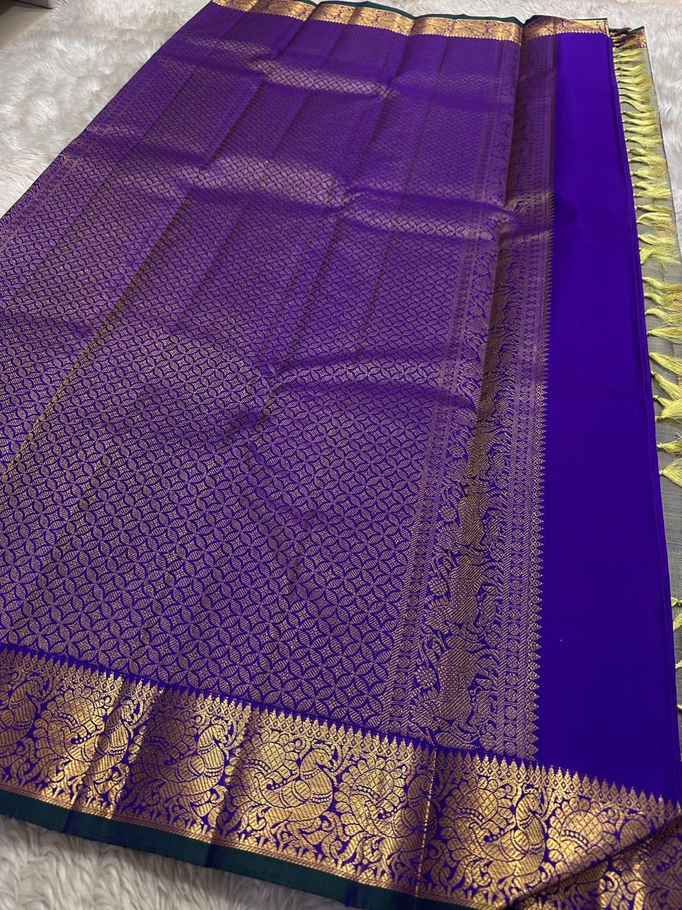 Smoky Lavender
Pure Kanchipuram Handloom Silk Saree
Gold Peacock Zari • Korvai Grandeur