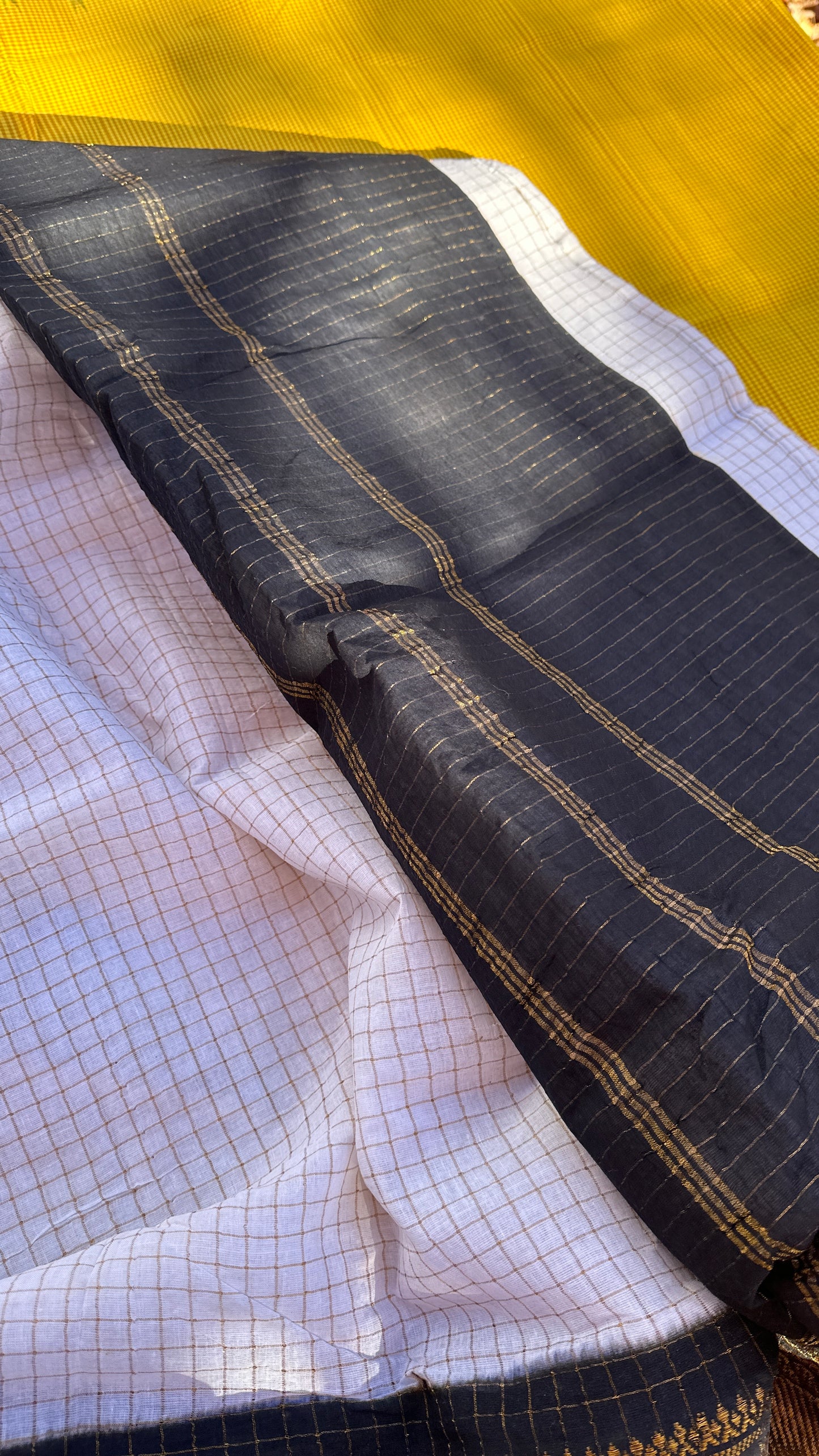 Pure handloom cotton sungudi saree with big peacock border in red