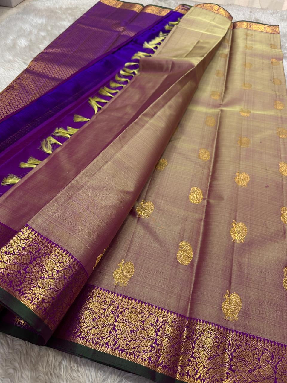 Rosewood Mayil
Antique Zari Palms in Regal Gold
A Handloom Kanchipuram Woven in Quiet Royalty