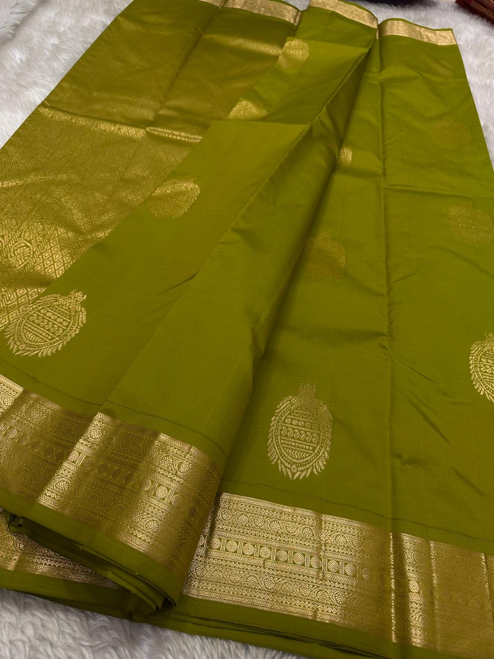 Leaf Green — Thamarai — Pure Kanchipuram Silk Saree
Fresh Leaf Green with Gold Zari Lotus Buttas & Diamond Jaal Pallu
Silk Mark Certified • Free Shipping within USA • Ships in Two Weeks