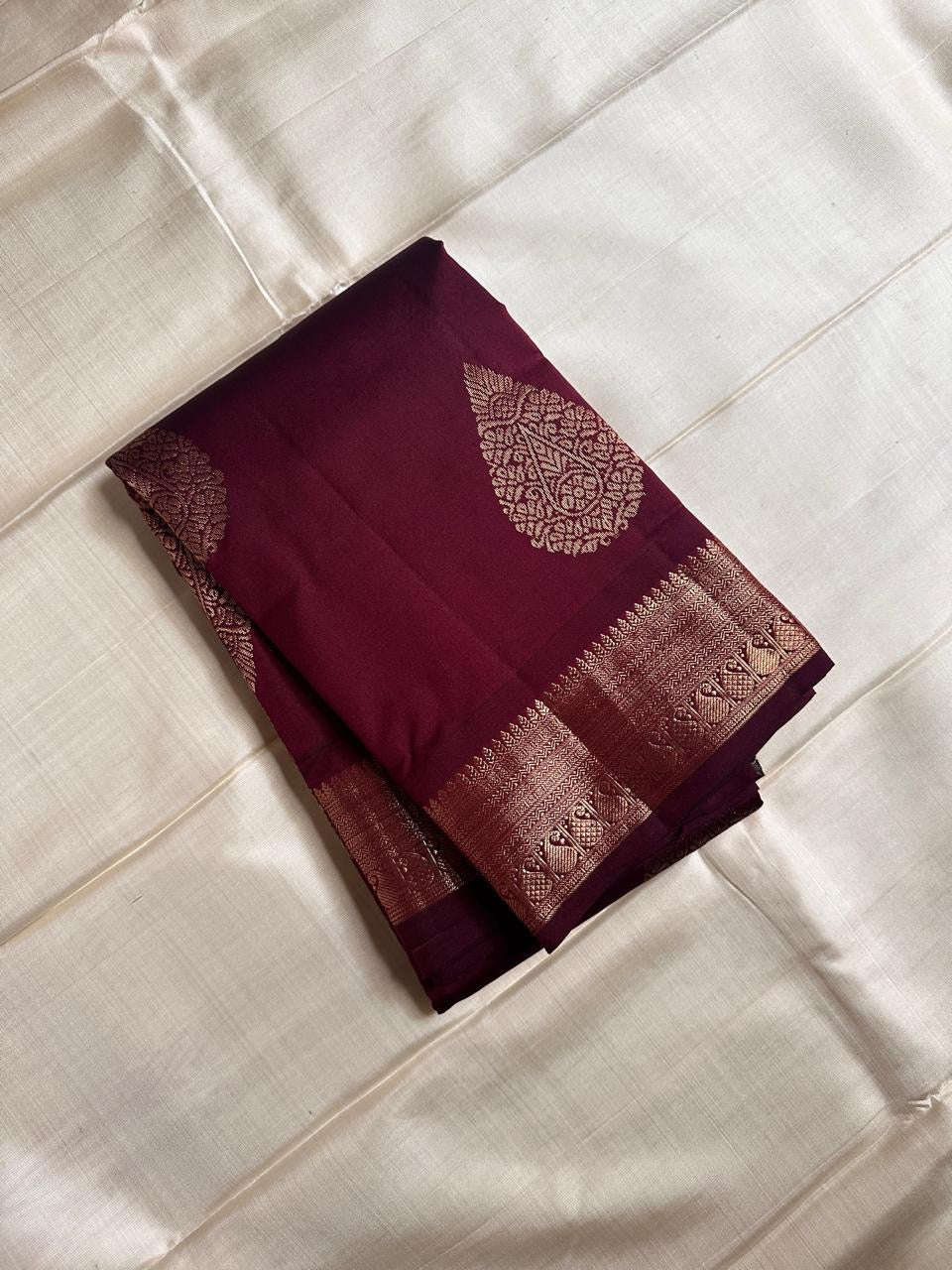 Thamarai — Deep Brown — Pure Kanchipuram Silk Saree
Deep Brown with Gold Zari Leaf Buttas & Diamond Jaal Pallu
Silk Mark Certified • Free Shipping within USA • Ships in Two Weeks