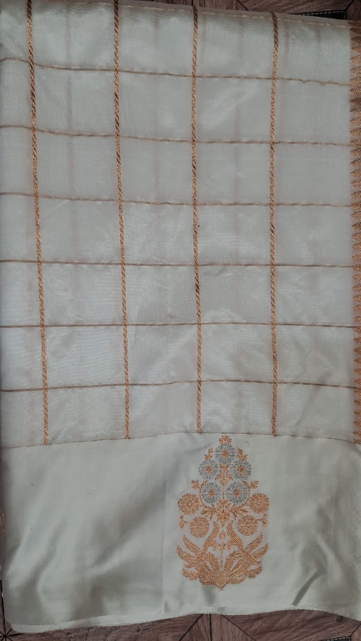 Checkered Pink Kadhwa — Pure Silk Banarasi Saree silk mark certified. 
Raw mango styke ,handwoven - intricate Kadhwa weave, zari motifs & a zari-striped blouse.
Custom Color Option Available  • Ships in 15–20 Days , free shipping within usa