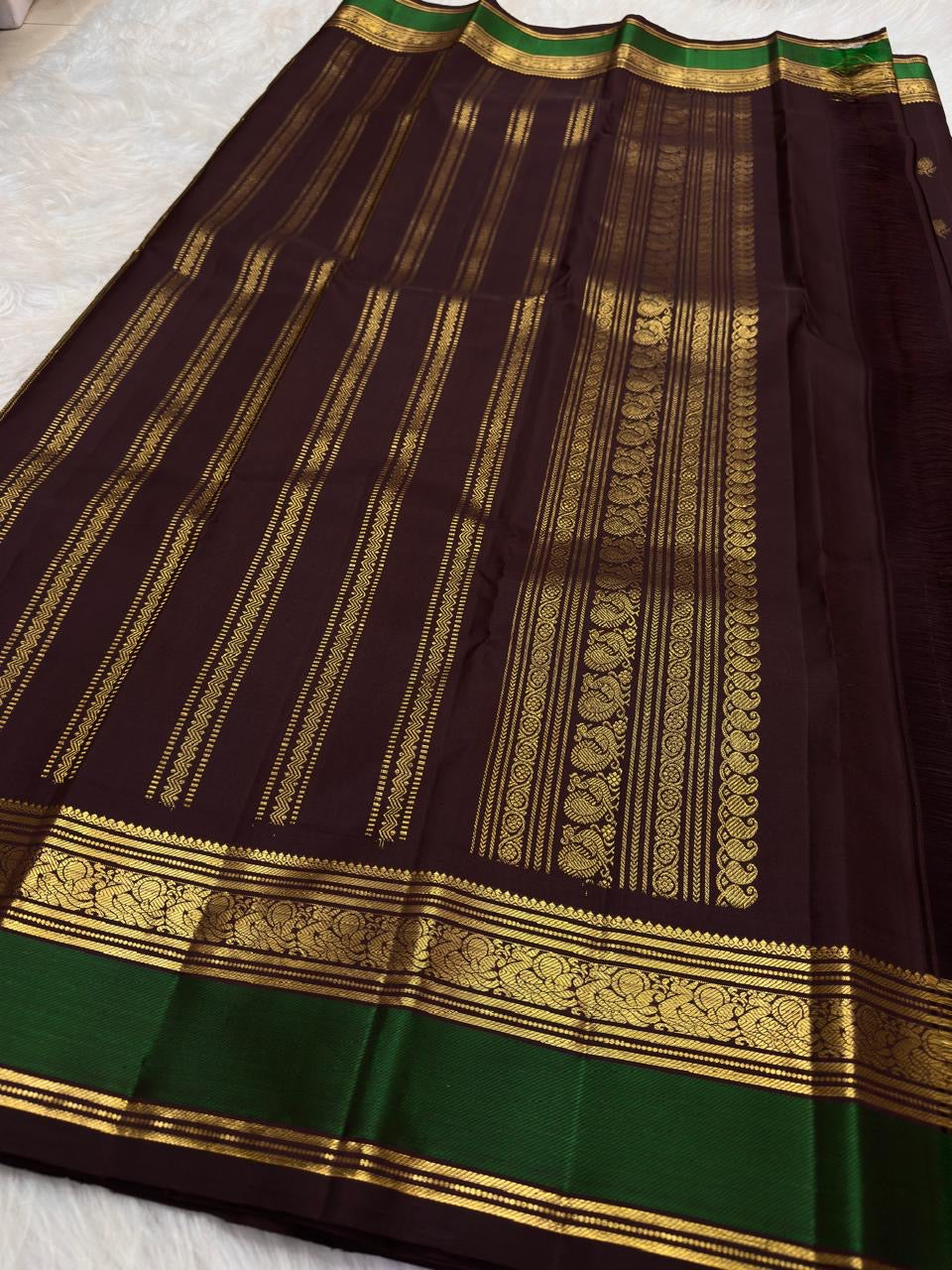 Deep Arakku Handwoven Pure Silk Kanchipuram Rettapet Saree with Emerald Green Border – additional detail view 5