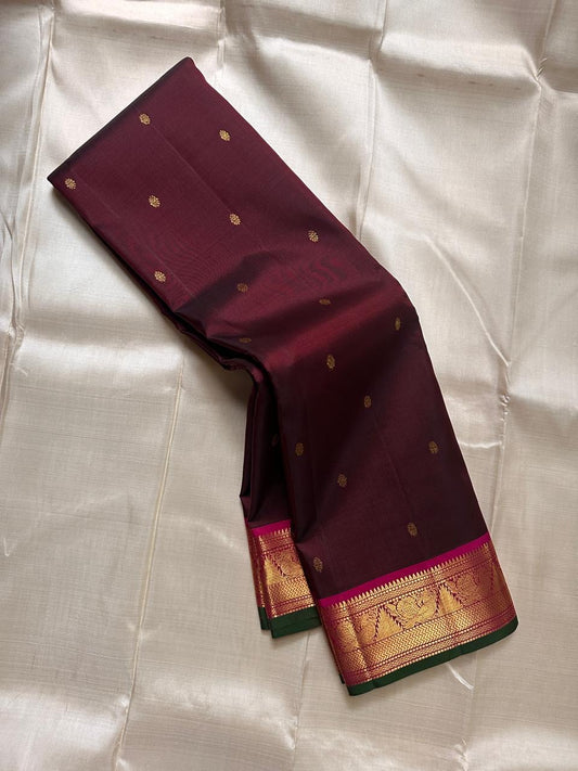 Berry Ruby Kamalam Butta — Pure Kanchipuram Silk
Lotus zari buttas on deep ruby silk with rani korvai border
Silk Mark Certified • Free Shipping within USA • Ships in Two Weeks