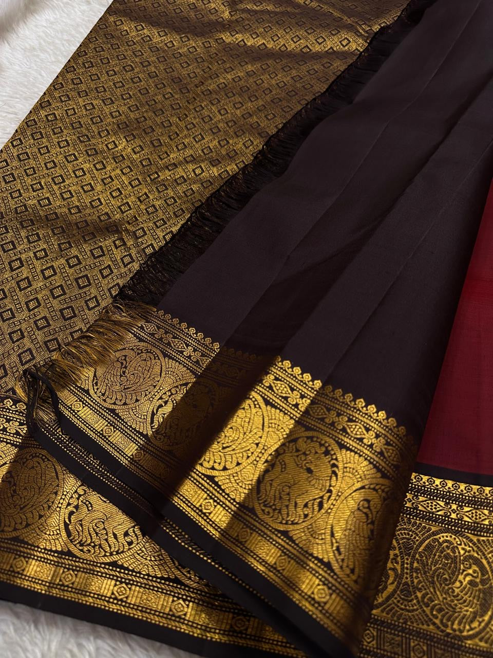 Raaga Deep Red
Garnet-Red Kanchipuram Silk Saree
Zari Medallion Border & Heritage Buttas