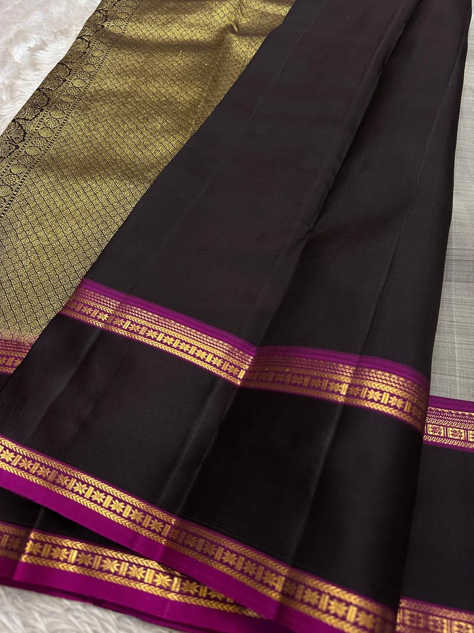 Ash Gulabi Chakram — Pure Kanchipuram Silk Saree
Elegant ash-grey body with gold zari chakram buttas, rich gulabi korvai borders, and deep violet zari pallu.
Silk Mark Certified • Blouse Stitching Available ($30) • Free Shipping within USA • 2 weeks